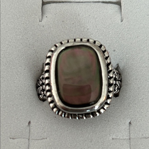 Other - Women's Silver Tone Ring with Shell Size 8